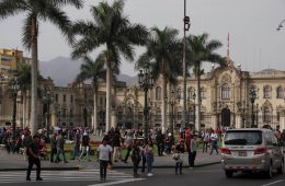 Straßenszene in Lima, Peru. Unternehmensexpansion in Lateinamerika (c) Georg Dufner